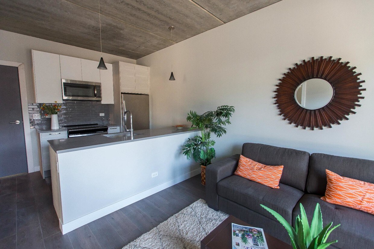 Foto principal - 1 bedroom in Chicago IL 60625