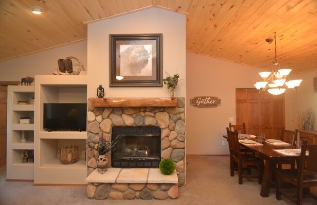Building Photo - 4751 W Covered Wagon Trail