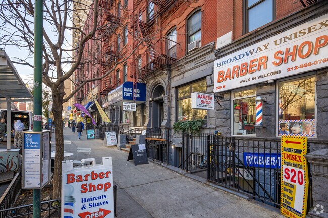 Building Photo - 202 W 96th St