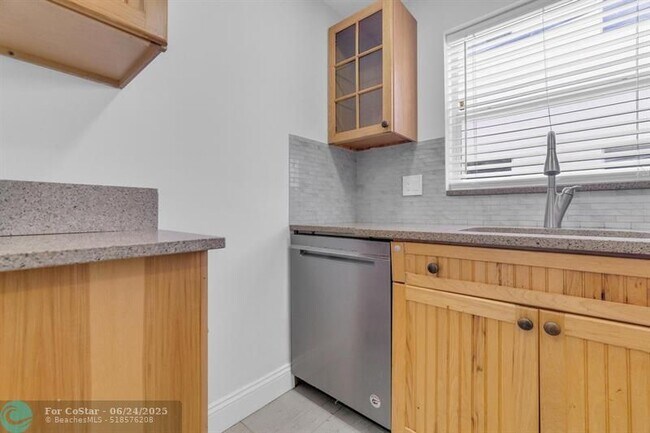 Foto del edificio - 3212 NE 7th Pl