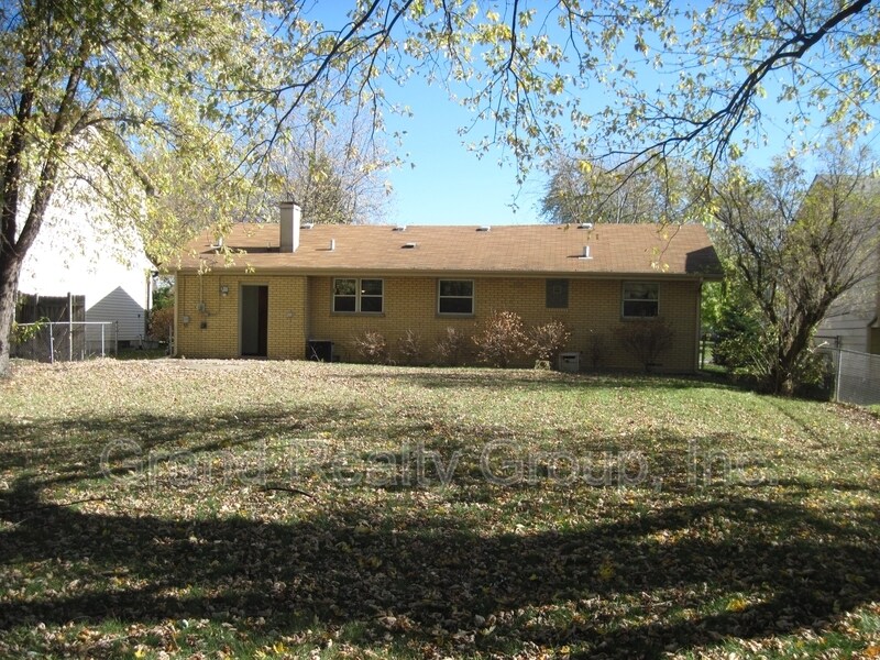 Foto del edificio - 608 Deerpath Dr