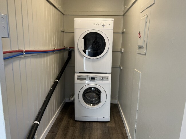 Building Photo - 2717 Callahan Dr