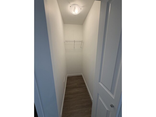 Photo du bâtiment - 15733-15785 85 Ave