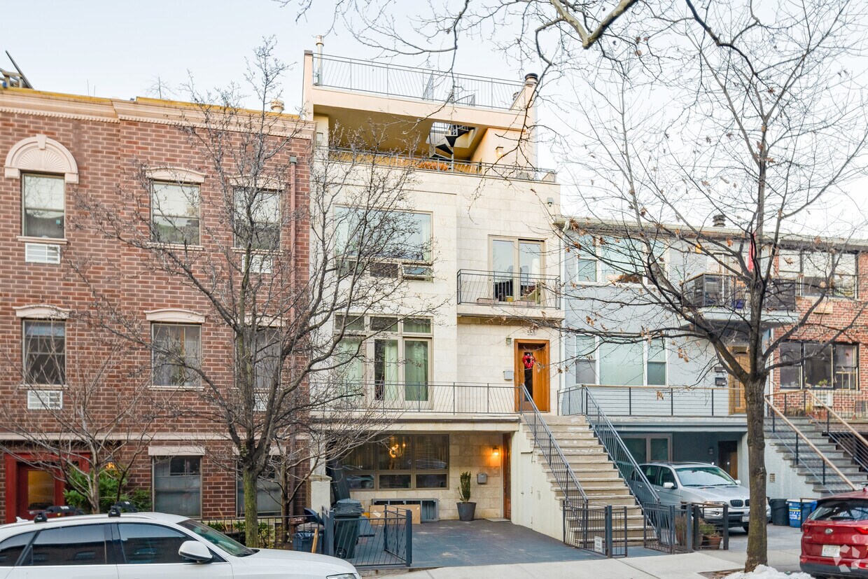 Primary Photo - 223 Union St
