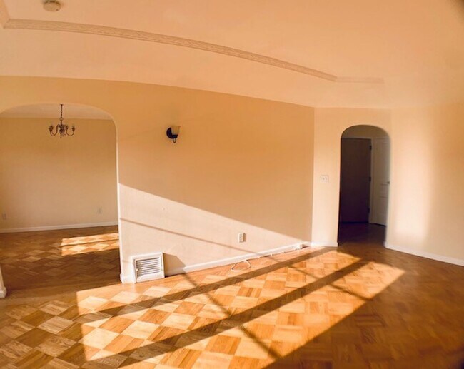 Foto del edificio - YOUR HOME IN THE SUNSET PARKSIDE! 2 BED 1 ...