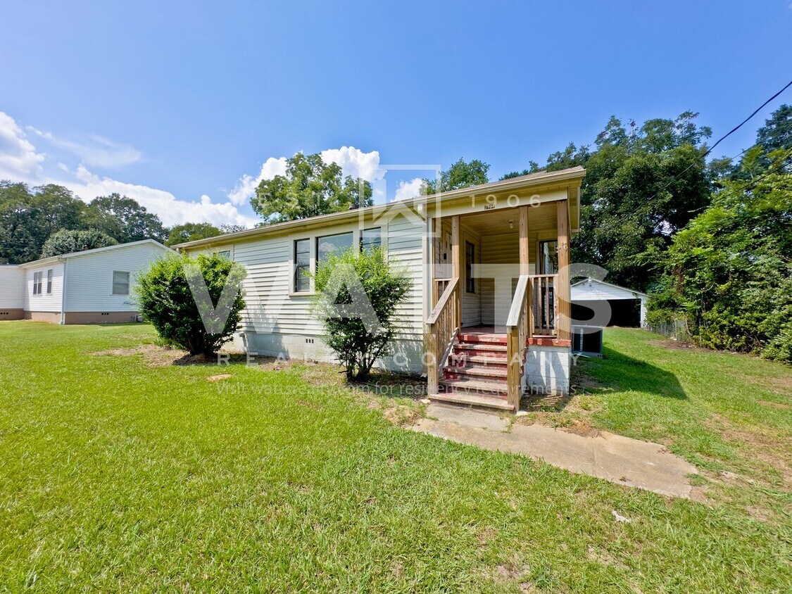 Foto del edificio - 3-Bedroom Home w/Large Yard in Minor Neigh...