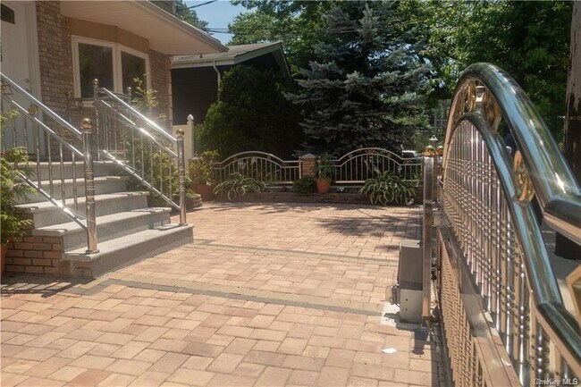 Building Photo - 2230 Palmer Ave