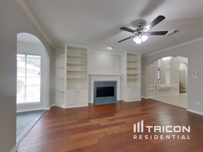 Foto del edificio - 7302 Emerald Glen Dr
