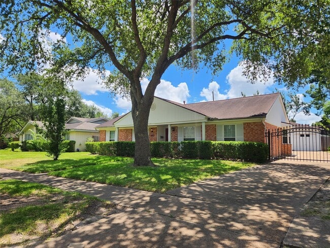 Foto del edificio - 8407 Sharpcrest St
