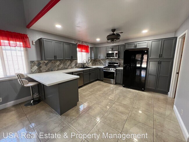 Building Photo - 3 br, 2 bath House - 6263 W. Twain Avenue