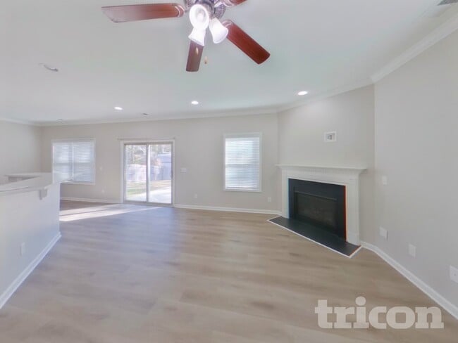 Building Photo - 326 Fairford Rd