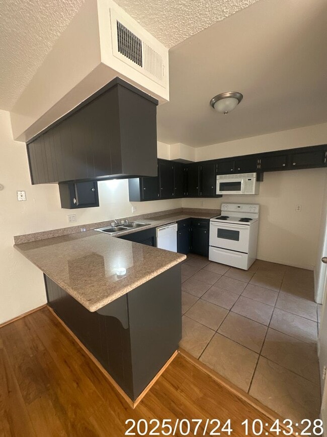 Building Photo - 5101 Hunter Ave