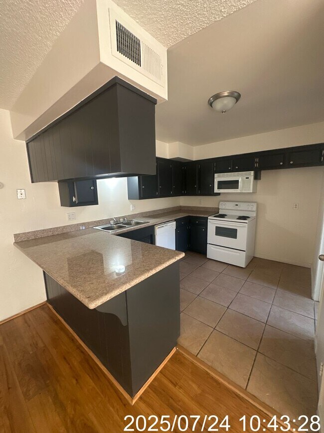 Foto del edificio - 5101 Hunter Ave