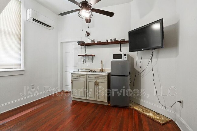 Building Photo - 2120 New Orleans St