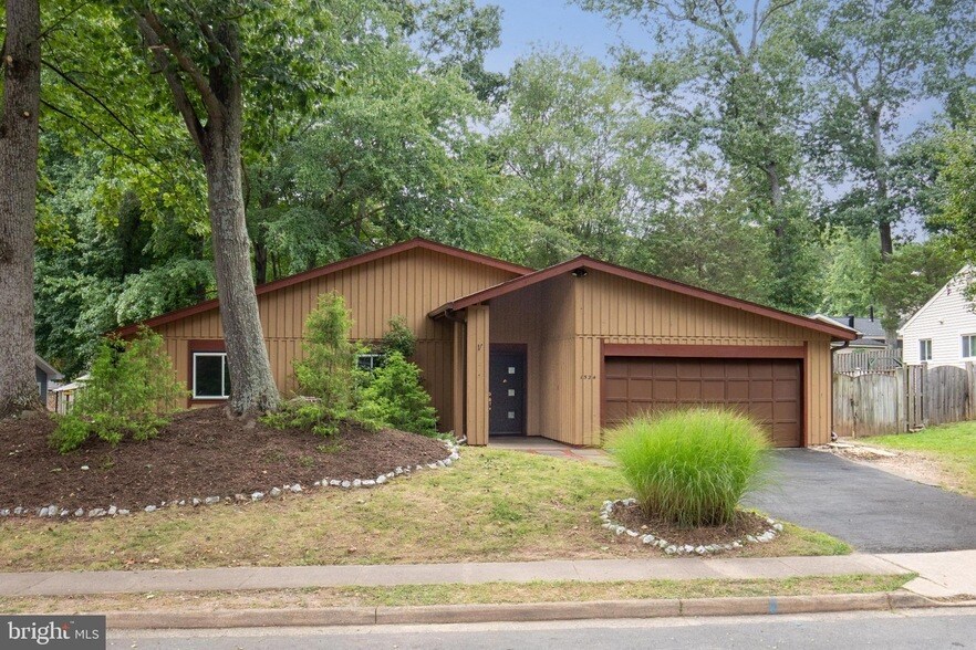 Primary Photo - 1524 Millikens Bend Rd