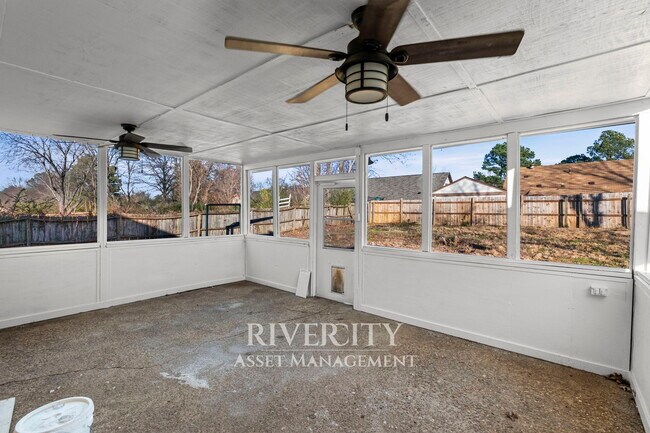 Foto del edificio - 4638 Ross Rd