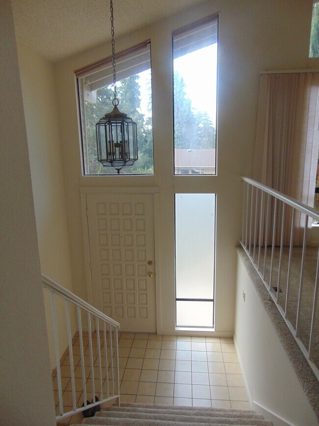 Foto del edificio - Great 4BR 2.5BA Split Entry Home in Quiet Forest Park Neighborhood