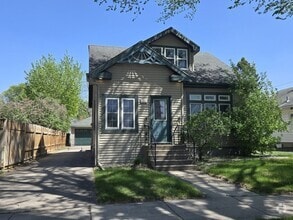 Building Photo - 1011 Cottonwood St