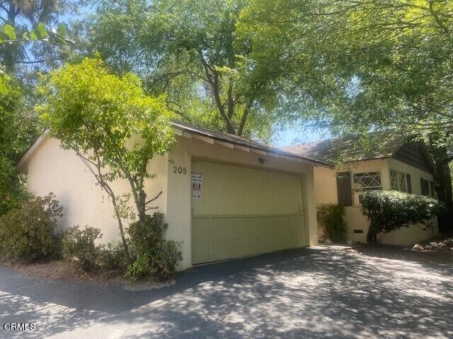 Building Photo - 205 E Altadena Dr