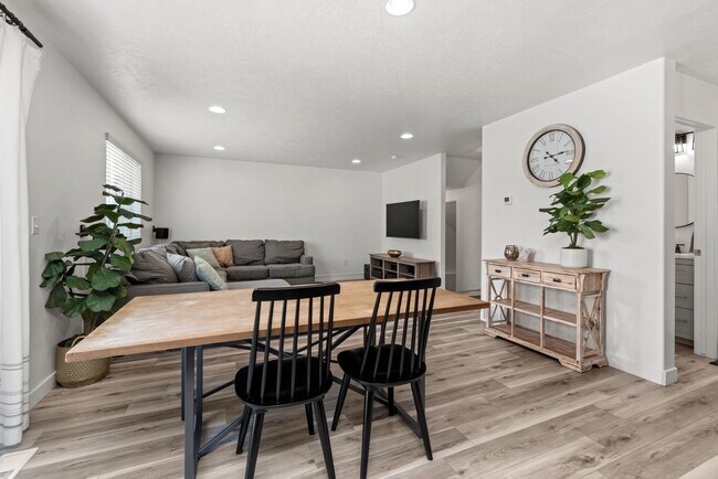 Foto del edificio - 3063 S Willow Creek Dr