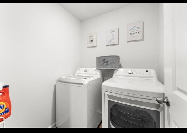 Foto del edificio - 645 Silver Spruce St