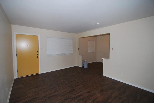 Building Photo - 5004 Live Oak St