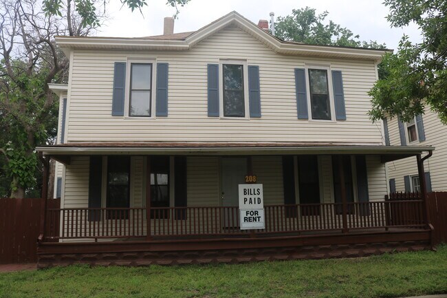 ALL BILLS PAID- QUIET - 208 E Ave B Ave