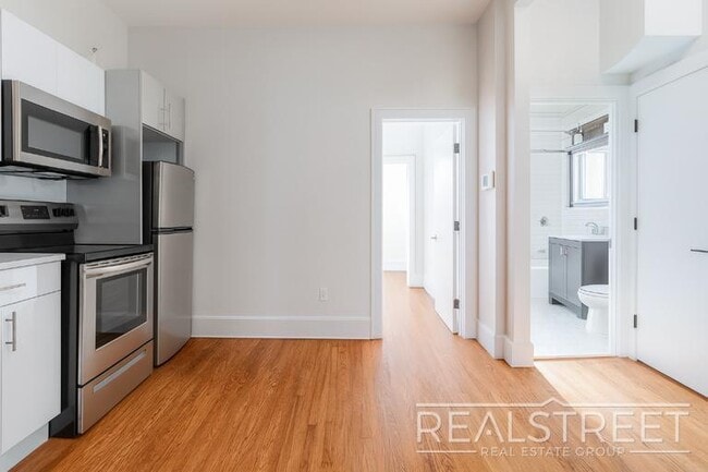 Building Photo - Spacious Modern 2BR in Bed-Stuy | Prime Willoughby & Marcy Location