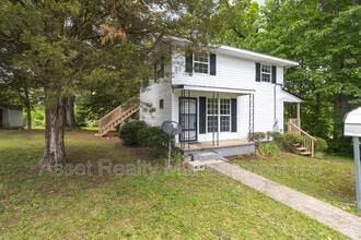 Building Photo - 513 Benton Cir