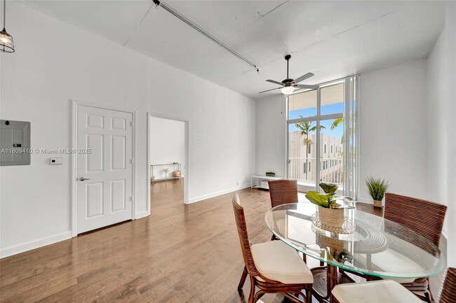 Building Photo - 2100 Van Buren St