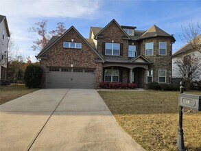 Building Photo - 10 Creekview Dr