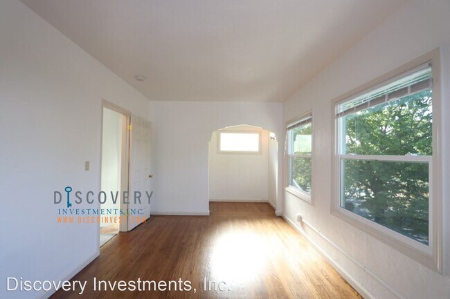 Building Photo - 4346-4348 Townsend Ave