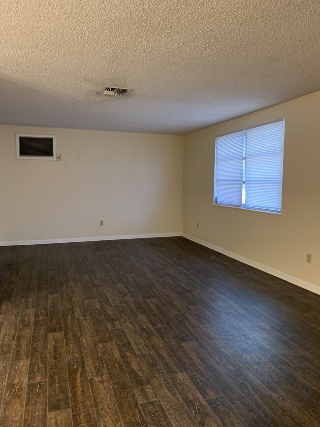 Foto del edificio - 2/1.5 in Deltona convenient to Publix, Low...