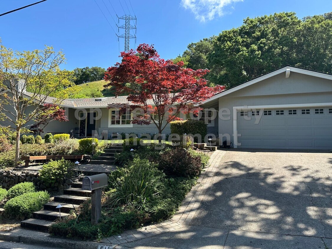 Foto principal - Beautiful 4 Bed, 2 Bath, 2,166 sqft Lafaye...