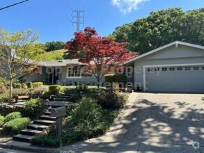 Building Photo - 512 Silverado Dr