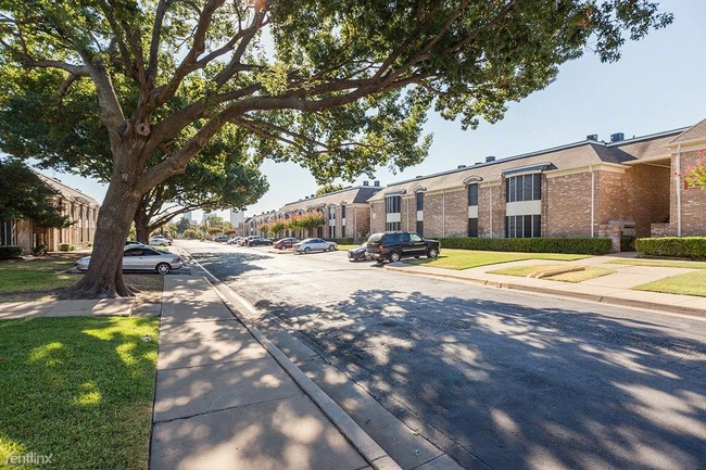 Building Photo - 3200 Saint Juliet St