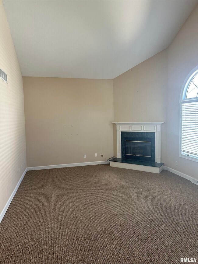 Building Photo - 2805 Cronin Dr