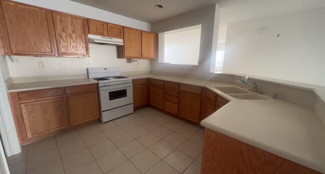 Building Photo - 42134 Ash Ct