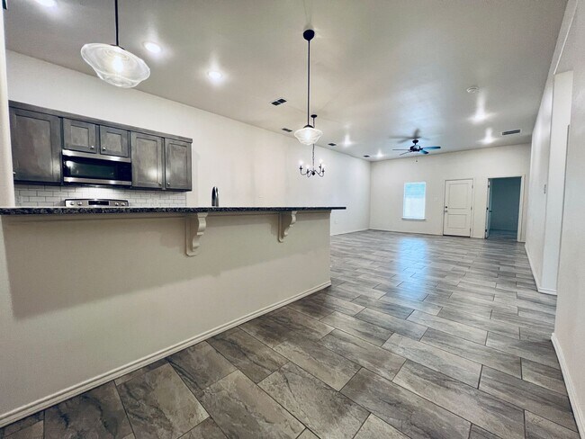 Foto del edificio - 3/2/2 Duplex in Northwest Lubbock