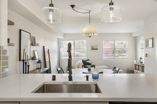Foto del edificio - 2401 SW Brandon St