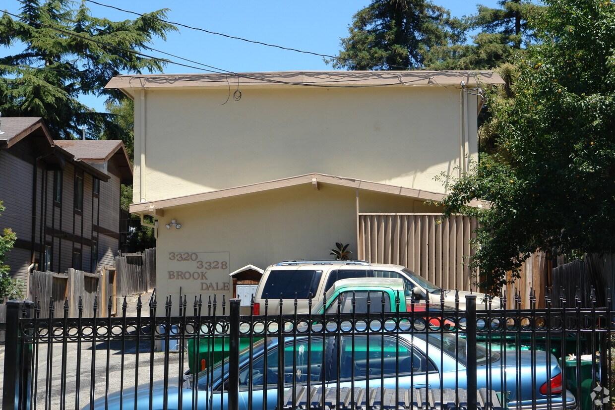 Foto del edificio - 3320-3328 Brookdale Ave