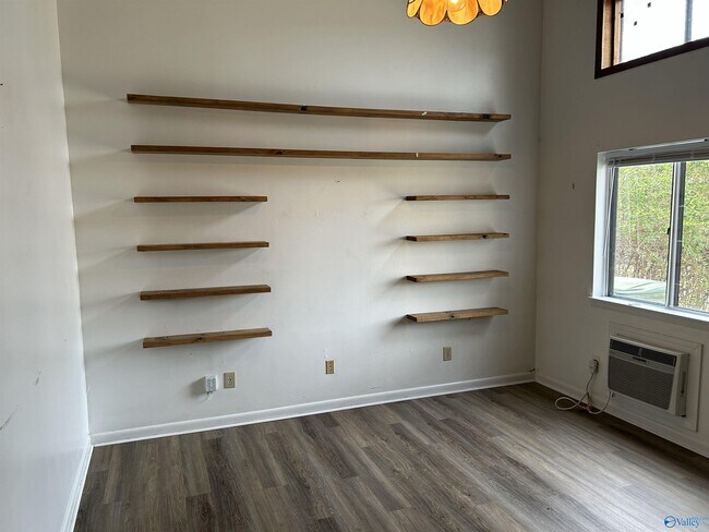 Foto del edificio - 1422 Humes Ave NE