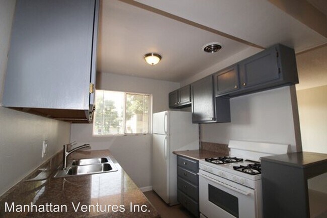 Foto del edificio - 1120-1130 N Laurel Ave