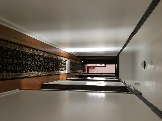 Interior Photo - 4723-4725 S Vincennes Ave