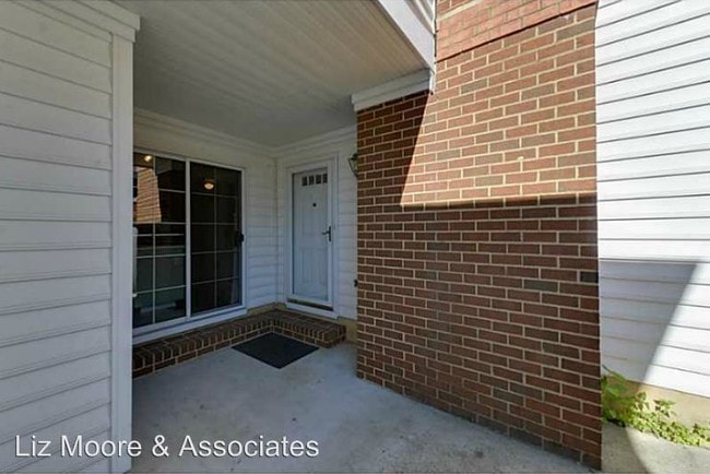 Building Photo - 102 Chippenham Dr