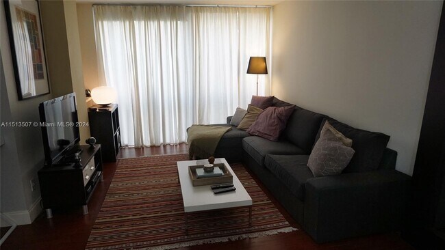 Foto del edificio - 16909 N Bay Rd