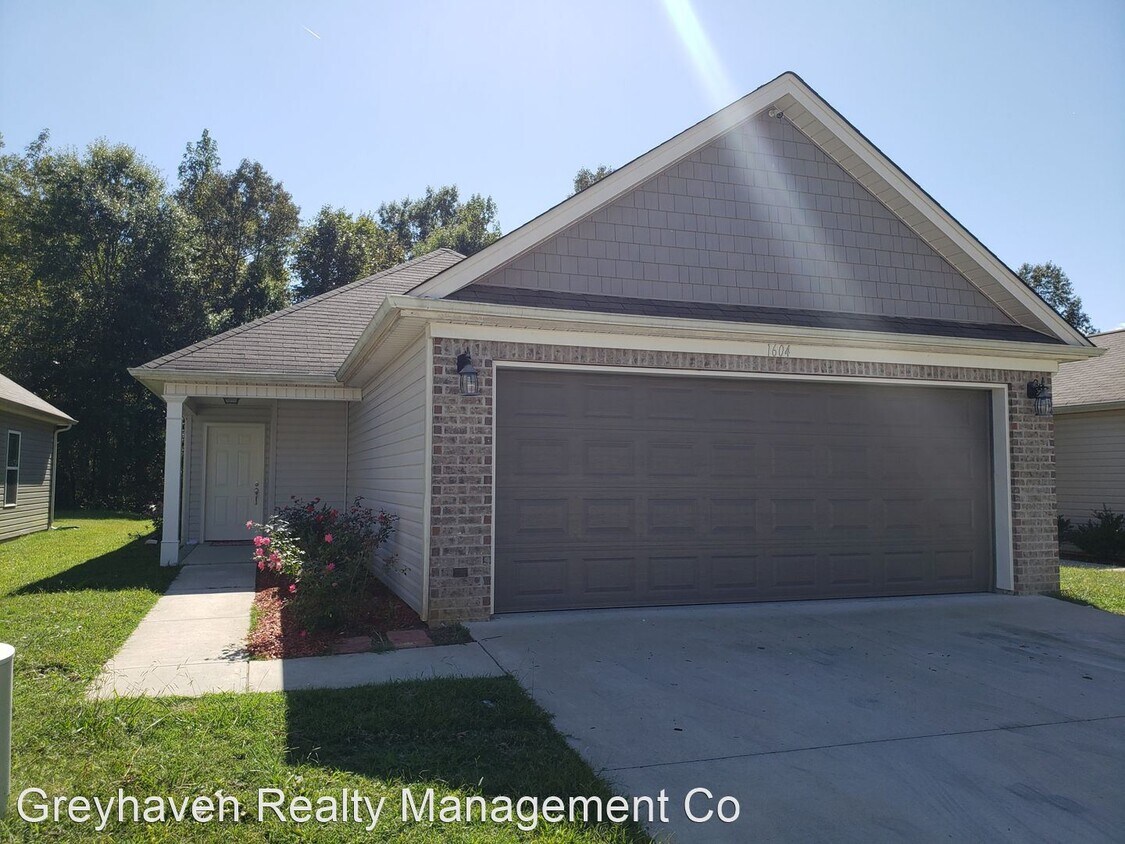 Primary Photo - 4 br, 2 bath House - 1604 Southernwood Drive