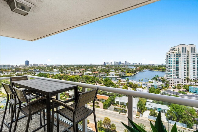 Foto del edificio - 3000 Holiday Dr