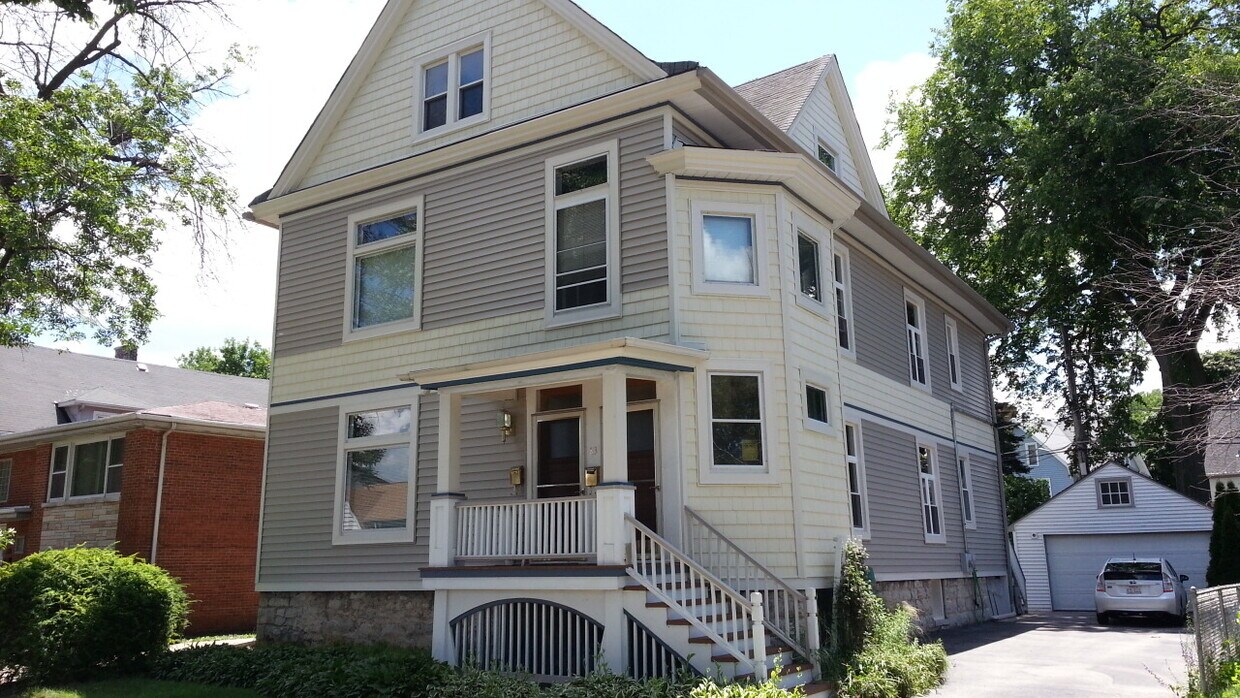 83 E Quincy St Unit 1, Riverside, IL 60546 Apartments in Riverside