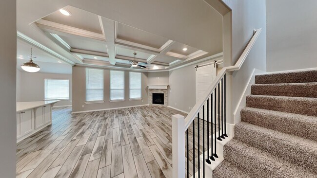 Foto del edificio - Luxury 5 Bedroom, 3 Bathroom, 3 Car Garage...